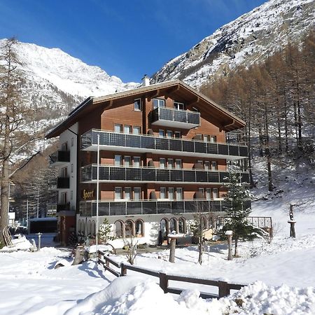 Ski-In/Ski-Out Hotel Sport Saas-Almagell Exterior photo