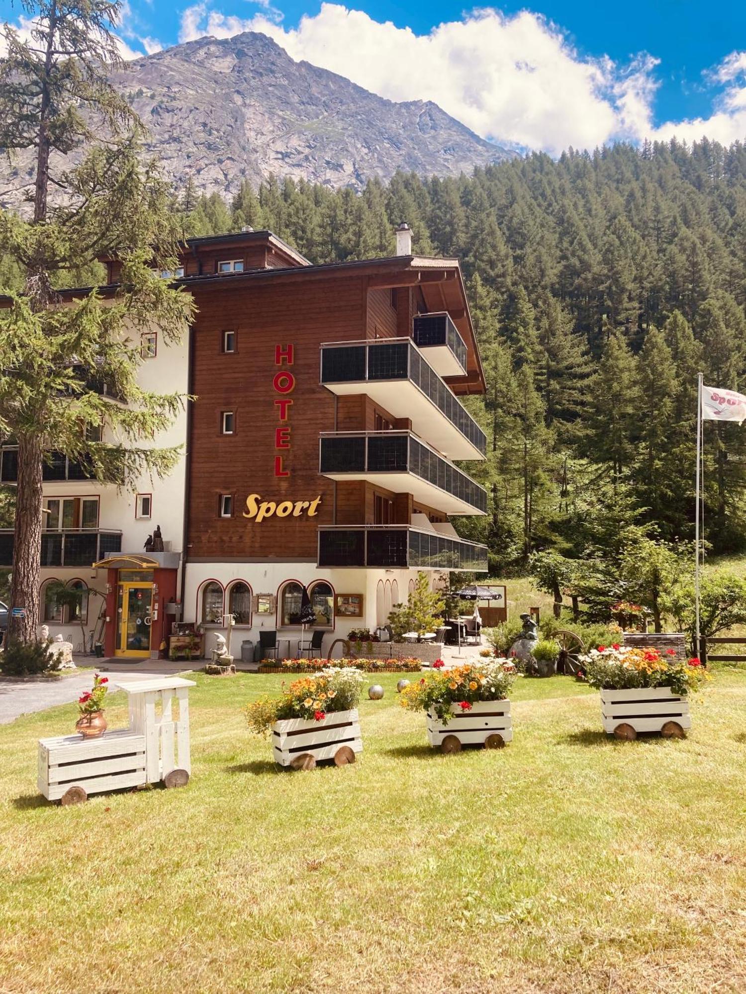 Ski-In/Ski-Out Hotel Sport Saas-Almagell Exterior photo