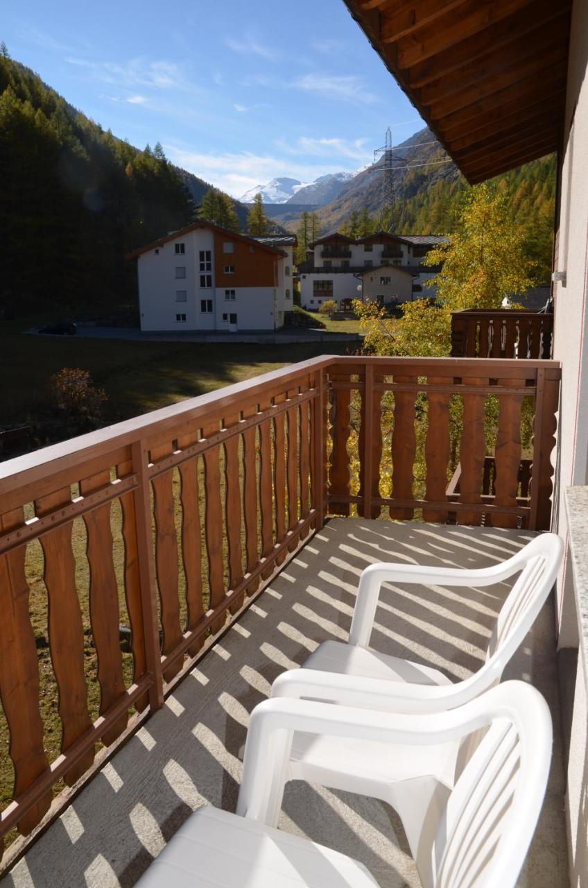 Ski-In/Ski-Out Hotel Sport Saas-Almagell Room photo